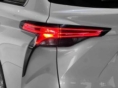 Toyota SIENNA 2021 2.5L Hybrid Limited - фото 9