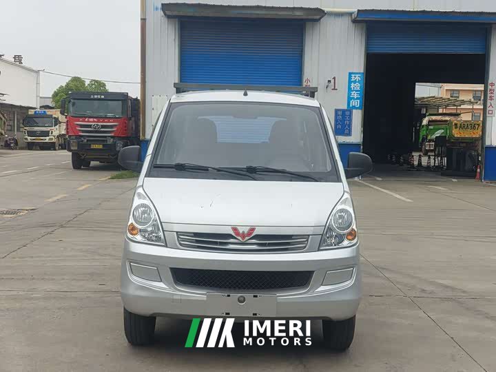 Wuling S 1.2L Version Edition5LSI - автомобиль из Китая