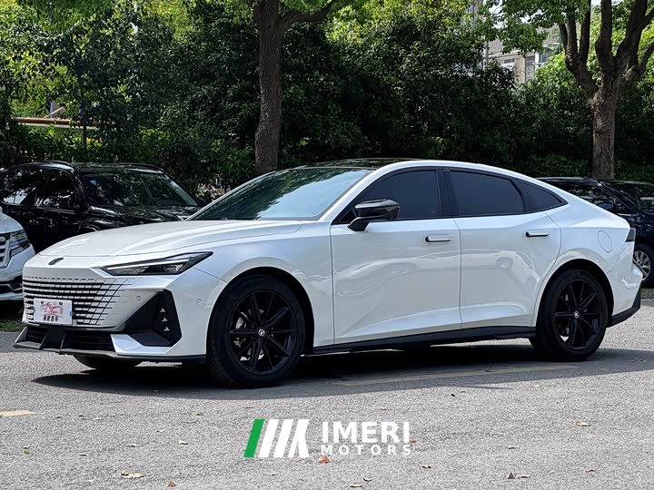 Changan UNI-V 1.5T ZunGui Edition - автомобиль из Китая
