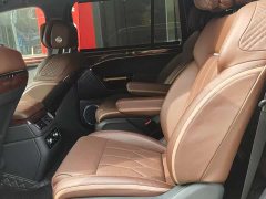Hongqi Golden Sunflower Guoyao 4.0T elegant flag version 6 seats - фото 10