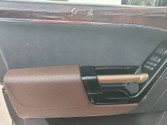 Hongqi Golden Sunflower Guoyao 4.0T elegant flag version 6 seats - фото 12