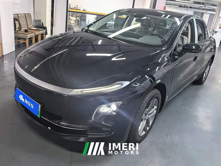 Hongqi E-QM5 610km PLUS - автомобиль из Китая