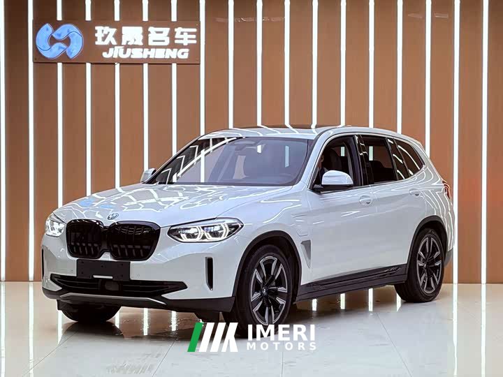 BMW iX3 leading - автомобиль из Китая