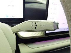 Volvo EM90 2025 Ultra six-seater - фото 13