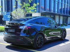 Tesla Model Y standard range rear-wheel drive version - фото 9