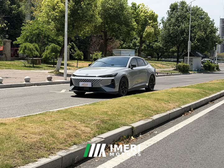 Changan UNI-V 1.5T Prestige Edition - автомобиль из Китая