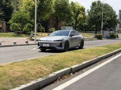 Changan UNI-V 1.5T Prestige Edition - фото 1