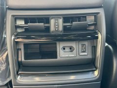 Alphard Hybrid 2.5L Exclusive Gold Edition - фото 17