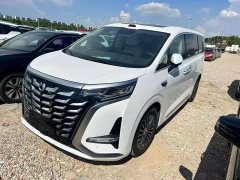 Denza D9 DM-i smart driving version 1020 four-wheel drive flagship - фото 1