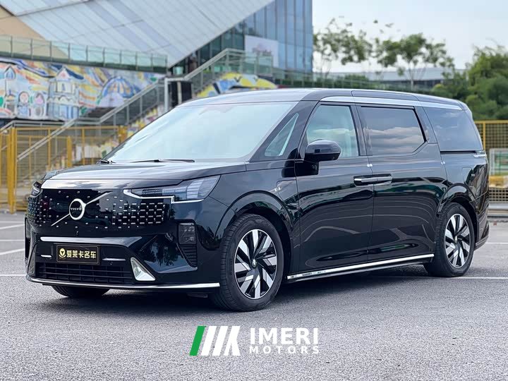 Volvo EM90 2025 Ultra six-seater - автомобиль из Китая