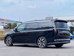 Volvo EM90 2025 Ultra six-seater - фото 3
