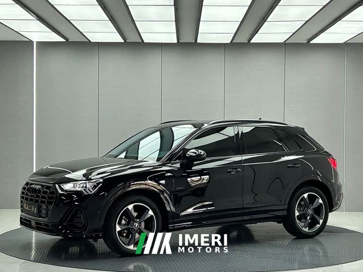 Audi Q3 2023 35 TFSI Fashionable and Dynamic (1.4T) - автомобиль из Китая