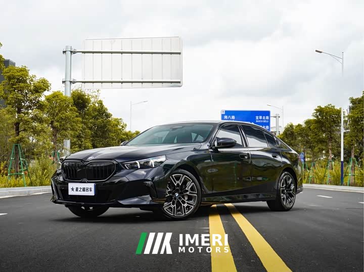 BMW 5 Series 530Li Exclusive M Sports Package - автомобиль из Китая