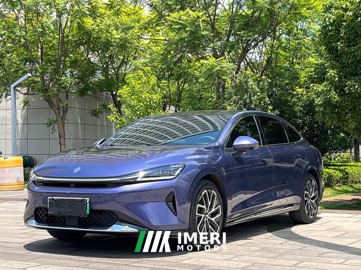 Baojun Xiangjing plug-in hybrid 140km luxury version - автомобиль из Китая