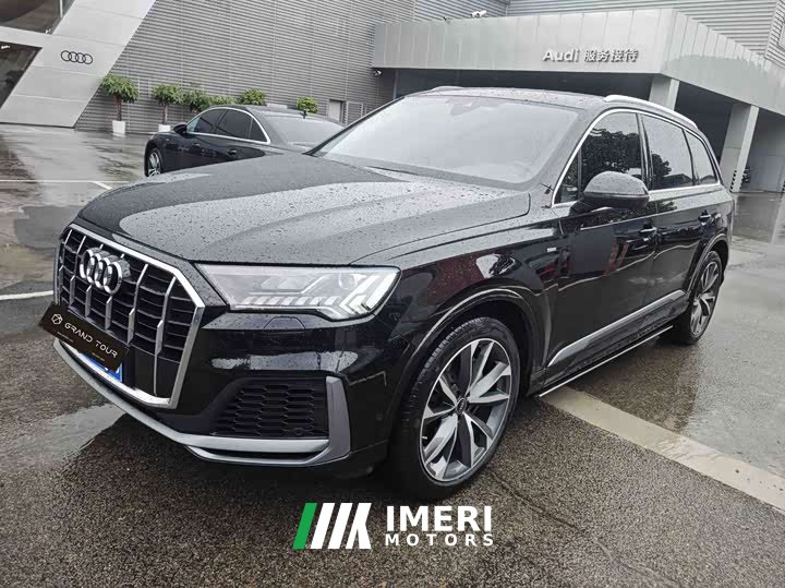 Audi Q7 55 TFSI quattro S line Sport - автомобиль из Китая
