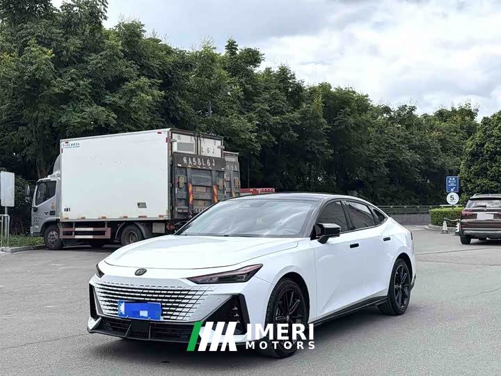 Changan UNI-V 2024 1.5T high-energy version - автомобиль из Китая