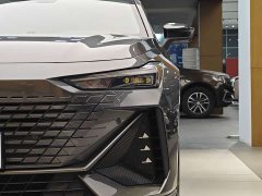 Changan UNI-V 1.5T Smart Pilot Edition - фото 2