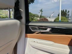 Lexus Touron 530 V6 four-wheel drive flagship version - фото 16