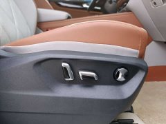Lexus Touron 530 V6 four-wheel drive flagship version - фото 20