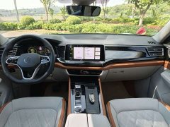 Lexus Touron 530 V6 four-wheel drive flagship version - фото 5