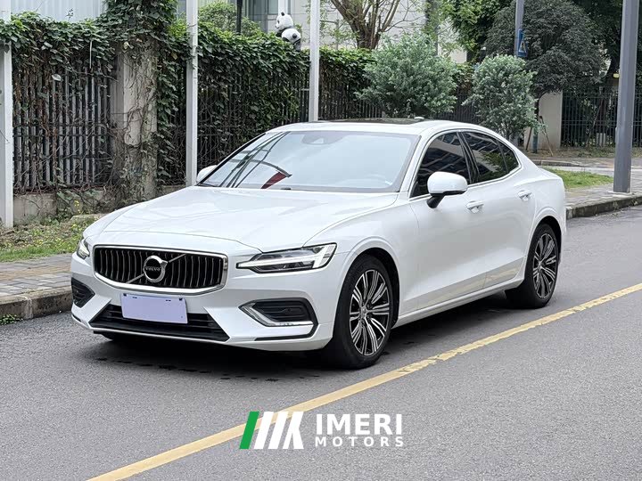 Volvo S60 B4 Zhiyuan Luxury Edition - автомобиль из Китая