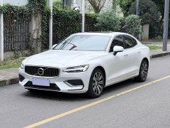 Volvo S60 B4 Zhiyuan Luxury Edition - фото 1