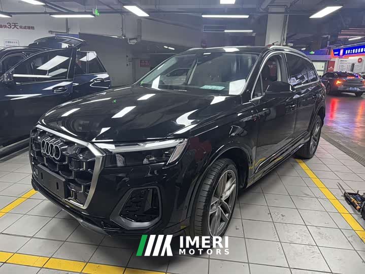 Audi Q7 45 TFSI quattro S line sports - автомобиль из Китая