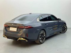 BMW 5 Series 530Li M Sport Luxury Package - фото 4
