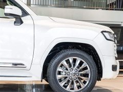 Toyota Land Cruiser (imported) LC300 2022 3.5T Middle East version - фото 5
