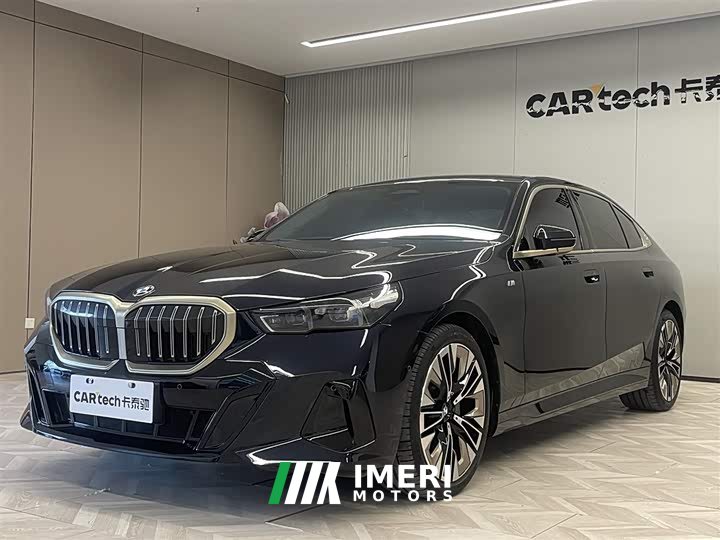 BMW 5 Series 530Li M Sport Luxury Package - автомобиль из Китая