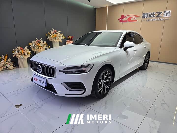 Volvo S60 B4 Zhiyi Luxury Edition - автомобиль из Китая