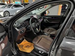 BMW X1 facelift sDrive25Li leading - фото 11