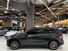 BMW X1 facelift sDrive25Li leading - фото 15
