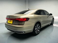 Volkswagen Passat 330TSI Luxury Edition - фото 20