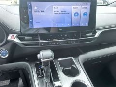 Toyota SIENNA 2.5L Hybrid Platinum Edition - фото 11