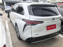 Toyota SIENNA 2.5L Hybrid Platinum Edition - фото 17
