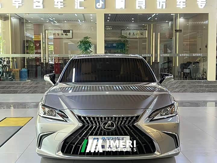 Lexus ES 2022 200 Deluxe Edition - автомобиль из Китая