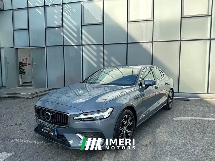 Volvo S60 B4 Zhiyi Luxury Edition - автомобиль из Китая