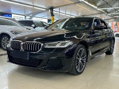 BMW 5 Series facelift 530Li leading M sports package - фото 1