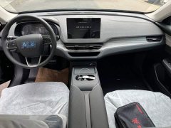Hongqi E-QM5 2025 500km rental version - фото 9