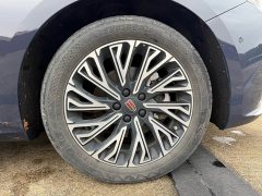 Hongqi H5 2.0T automatic smart connected flag version - фото 16