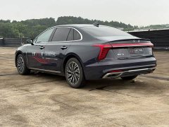 Hongqi H5 2.0T automatic smart connected flag version - фото 6