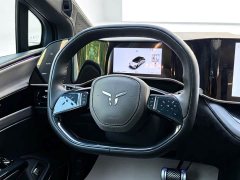 Hongqi EH7 760 Pro four-wheel drive version - фото 4