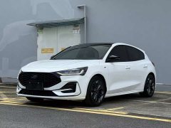 Lynk & Co Focus 2022 Hatchback EcoBoost 180 Automatic ST Line - фото 1