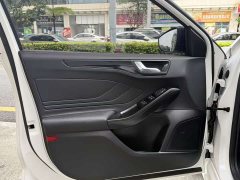 Lynk & Co Focus 2022 Hatchback EcoBoost 180 Automatic ST Line - фото 12