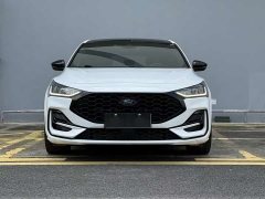 Lynk & Co Focus 2022 Hatchback EcoBoost 180 Automatic ST Line - фото 2