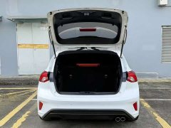 Lynk & Co Focus 2022 Hatchback EcoBoost 180 Automatic ST Line - фото 9