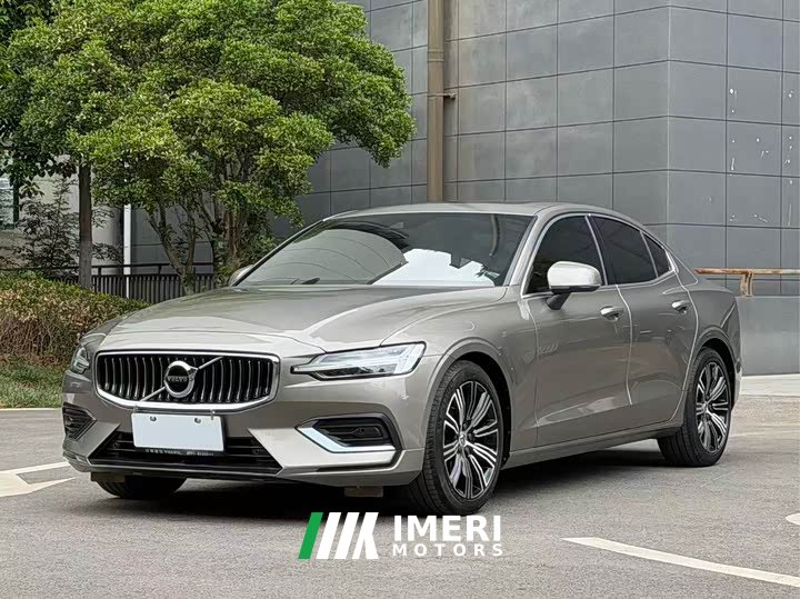 Volvo S60 B4 Zhiyuan Luxury Edition
