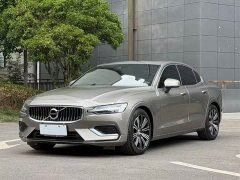 Volvo S60 B4 Zhiyuan Luxury Edition - фото 1