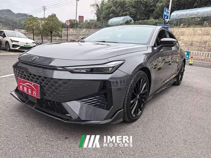 Changan UNI-V 1.5T Premium Version - автомобиль из Китая